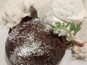 温かいチョコケーキとバナナアイス