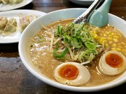 肉みそラーメン+煮たまご+コーン