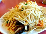 中華飯店の王道、モヤシ炒め。木耳が大好き。