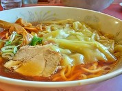 ワンタン麺とチャーシュー麺でいつも悩むけど今日はワンタン麺で！