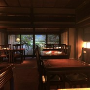 内装設え、家具、調度品も味わい深いです。