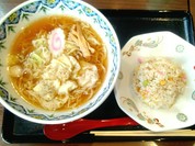 佐野ワンタン麺と半チャーハン