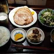 一汁三菜定食とビール