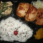 鳥味噌焼魚弁当