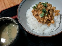 鶏　炭火　地酒　松もと