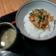 鶏　炭火　地酒　松もと