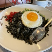 黒チャーハン