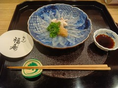 てっさ、肉厚でボリューム抜群、おろしポン酢も絶妙です。