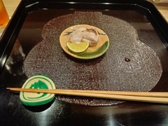 白子の焼き物、この時期だけの至福の逸品。クリーミーな白子が口の中でとろけます。