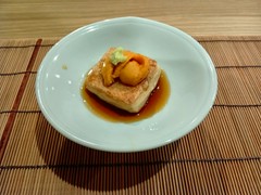 焼き胡麻豆腐の生雲丹のせ、福寿さんのスペシャリテです。