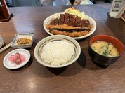 わらじとんかつ定食のたれダブル！どて煮とソースどちらも味わって最高！
