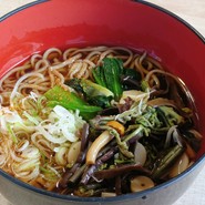 山菜そば。八ヶ岳なんろく食堂