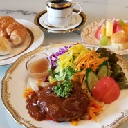 デミグラスソースハンバーグ