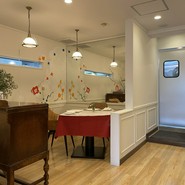 白を基調にしたインテリアは清潔で高級な雰囲気