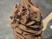 濃厚なチョコチップがふんだんにかかってます！