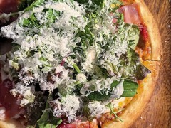 生ハムとサラダのピザ🍕
