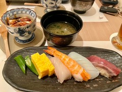 鮨やまけん 新宿東口店